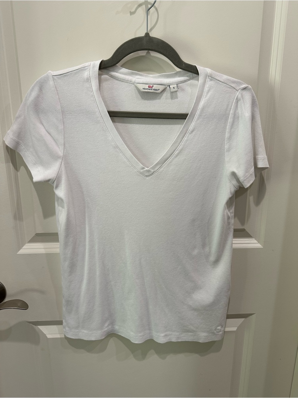 Vineyard Vines Women's White V-Neck Short Sleeve Tee
